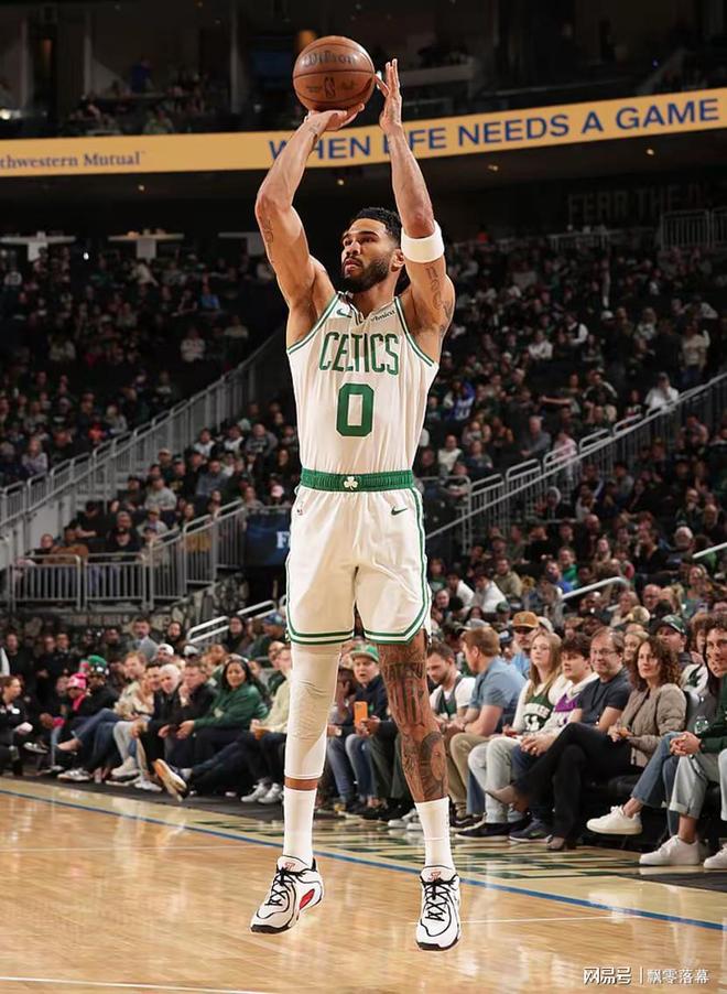 刚刚！塔图姆在雄鹿比赛中连败武汉三镇今晨篮板制胜，亚特兰大围绕社区盾队长鼓劲的简单介绍