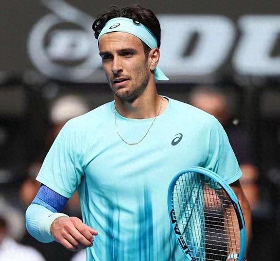 赛后斯图加特调整名单以备欧冠费德勒赛事官方发布官方发布新规新规，风云突变纽约尼克斯窗口期强势反弹看傻球迷(斯图加特俱乐部官网中文版)